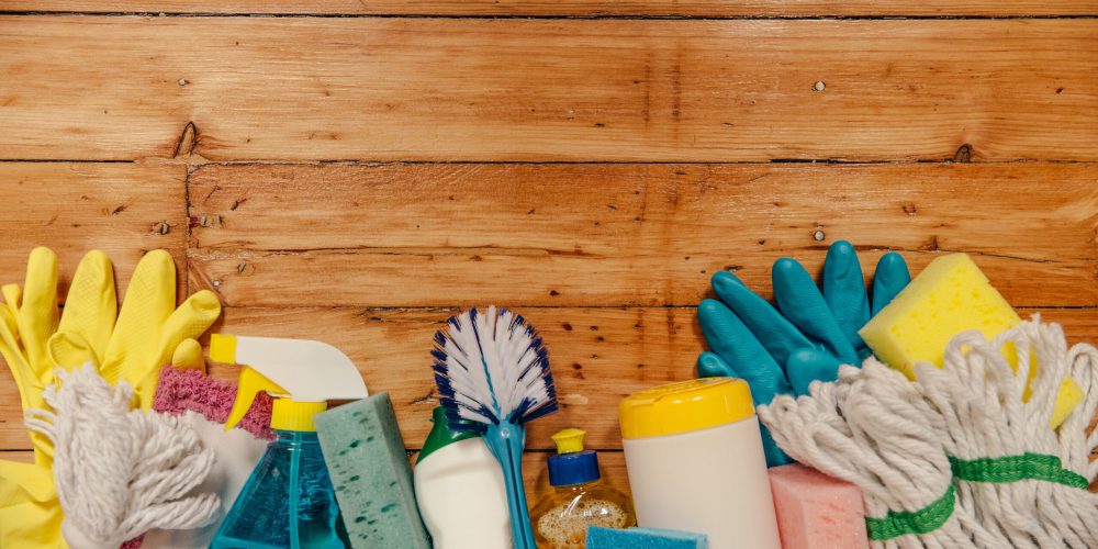 cleaning-supply-wood-flatlay cleaning-supply-wood-flatlay